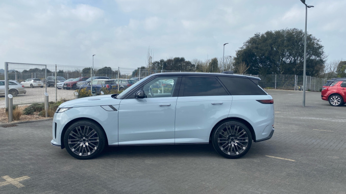 Land Rover Range Rover Sport 4.4 P635 V8 SV 5dr Auto Petrol Estate - Image 21